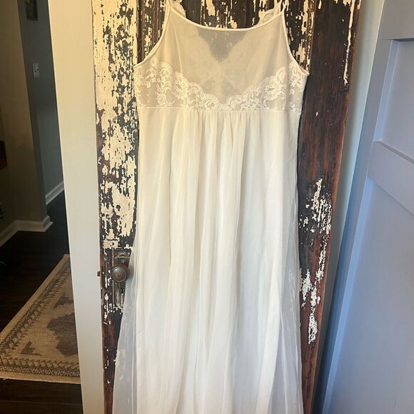 Shadowline vintage lace floral Elegant Sheer White Lace peignoir set. L - Picture 4 of 15